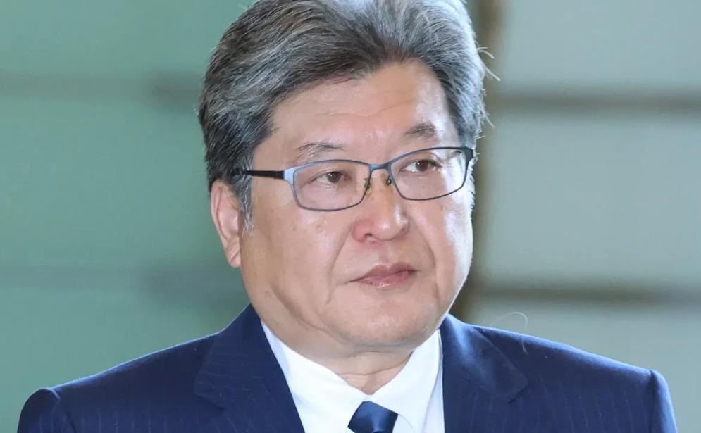 12月21日，萩生田光一的脚刚落地台北，这就不是什么“窜访”，这是在往中国的枪口