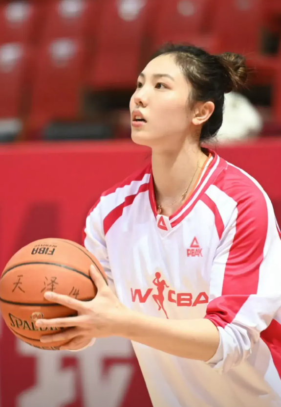 真就爆冷了！内蒙古女篮78-81不敌新疆女篮，这3位主力必须承担责任！1.张