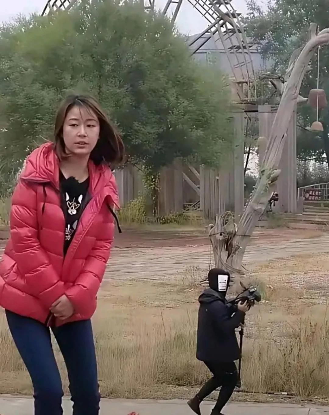 除去耀眼光环和精致的妆容，明星们和普通人别无二致。图片应该是林心如参加综艺节