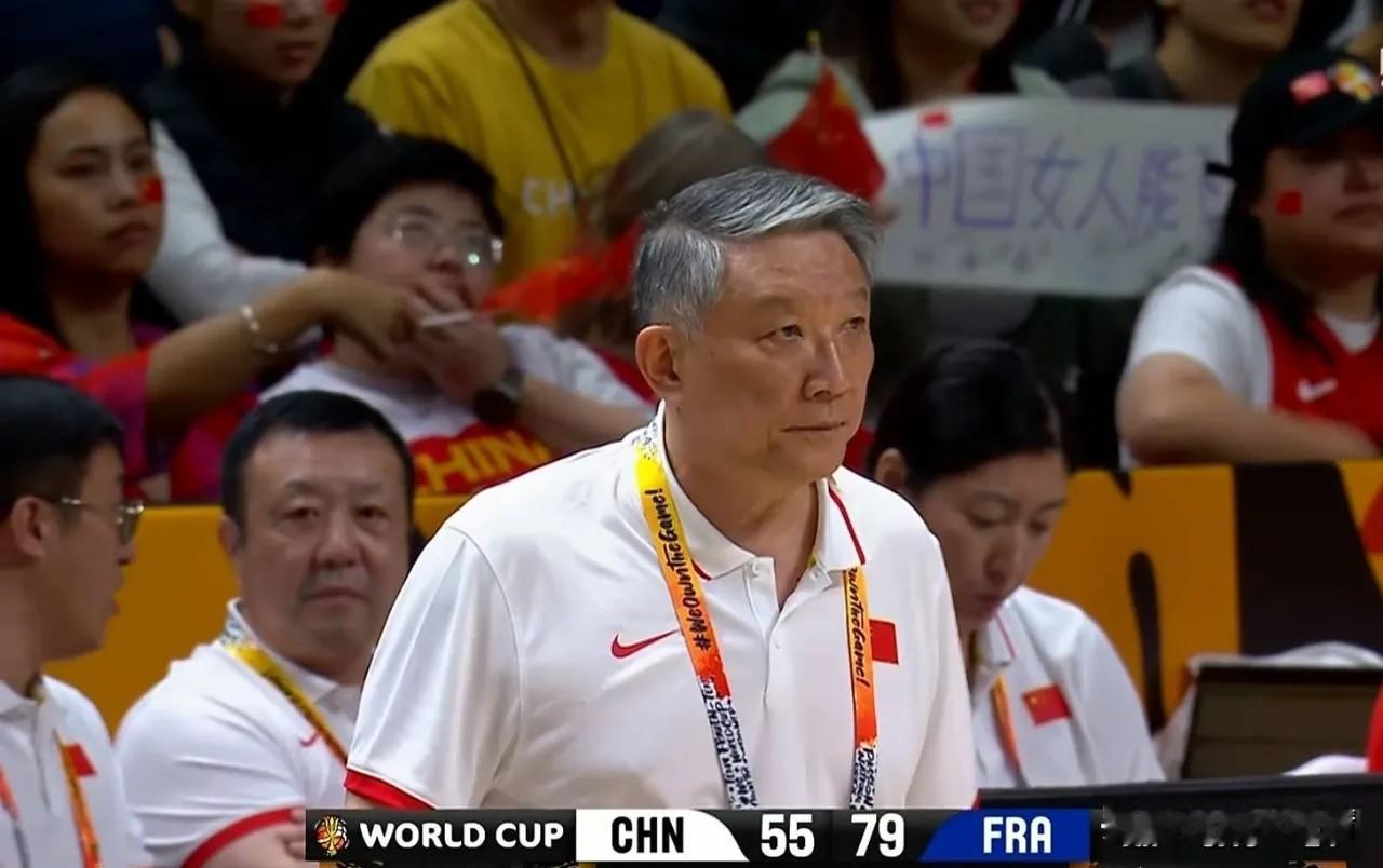 不少球迷认为，中国篮协可以就本次密集赛程的问题，向国际篮联提出意见。不是因