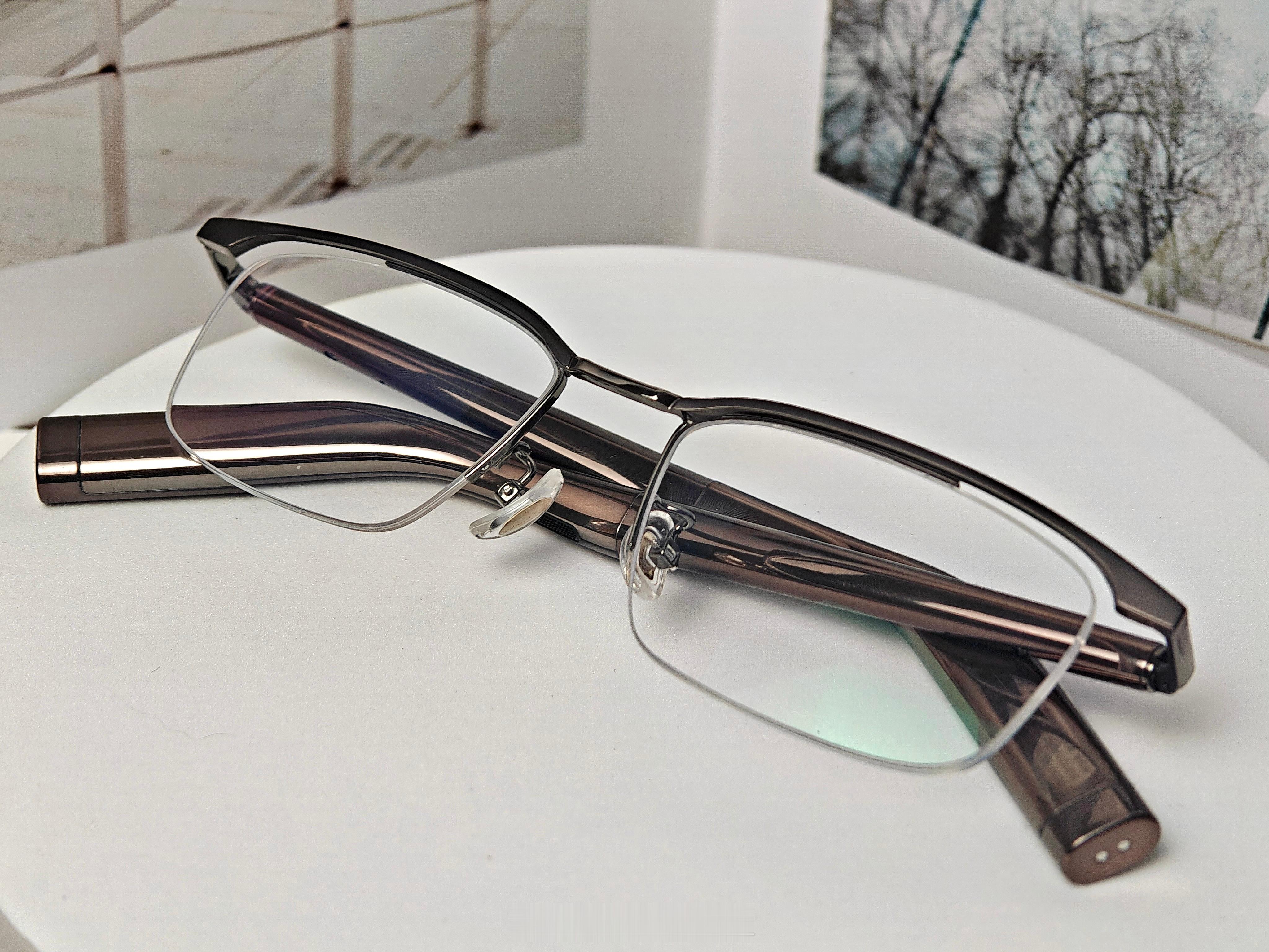 如果你本来就每天戴眼镜，又不太想一直挂一副耳机在耳朵上，那界环这款AI音频眼镜特