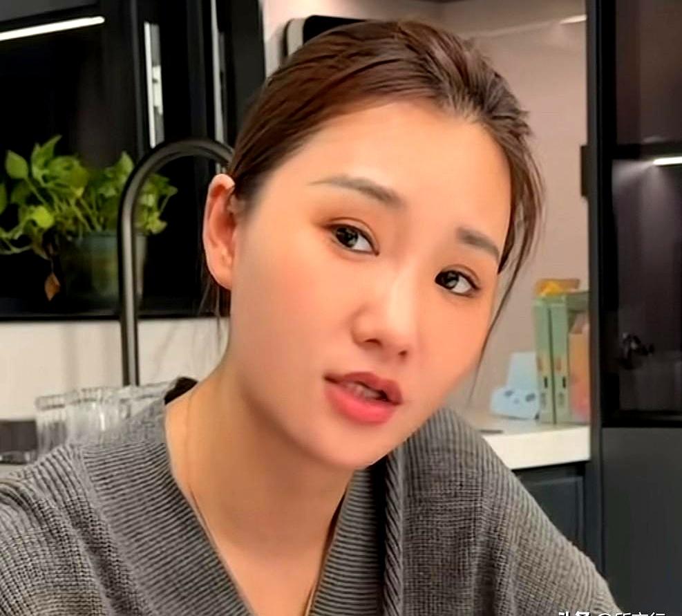 安徽那边确诊之后，住了几天院就回了家。说是回家，其实谁心里都清楚，这不过是歇歇