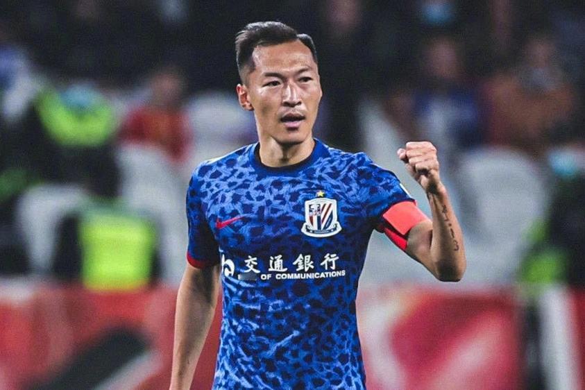 申花于汉超退役！吴曦怎么安排？下赛季再踢一年还是也退役了？目前斯卢茨基也没有回应