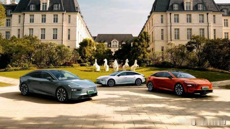 最近鸿蒙智行首款轿跑“尚界Z7”曝光，设计吸睛、科技感拉满，新势力又一记重拳。但