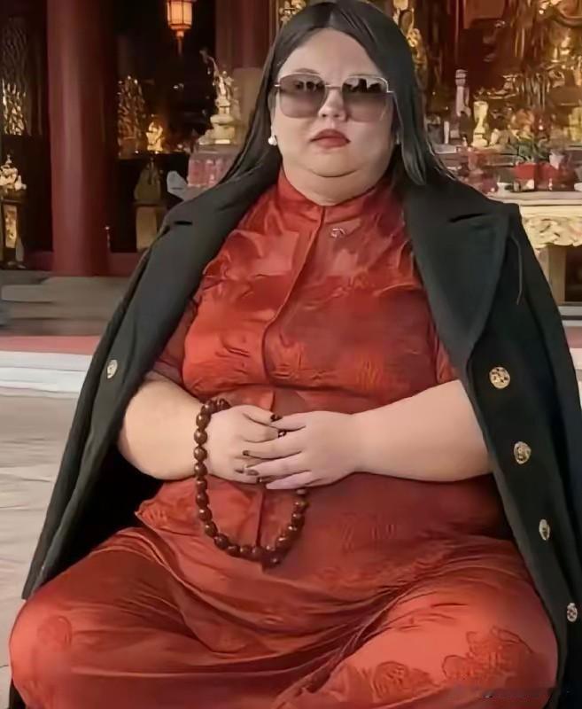 说真的，放眼整个娱乐圈比李湘要富有的人肯定不会少到哪里去，但是像李湘一样如此高