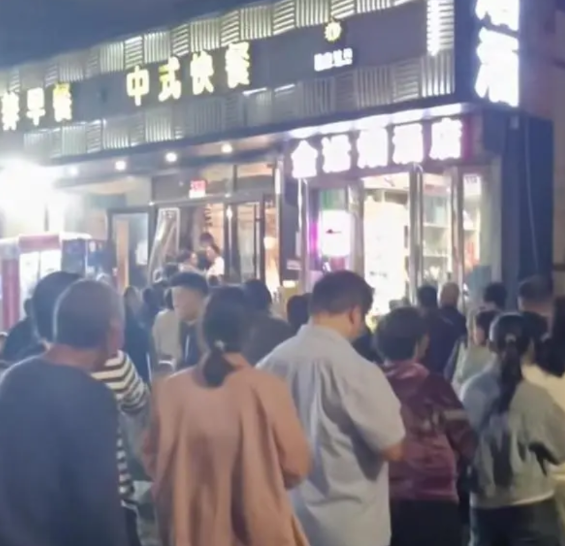 “60万预付款，说赔就赔？”?郑州一家餐馆老板经营不善，眼看着店铺就要关门，可更