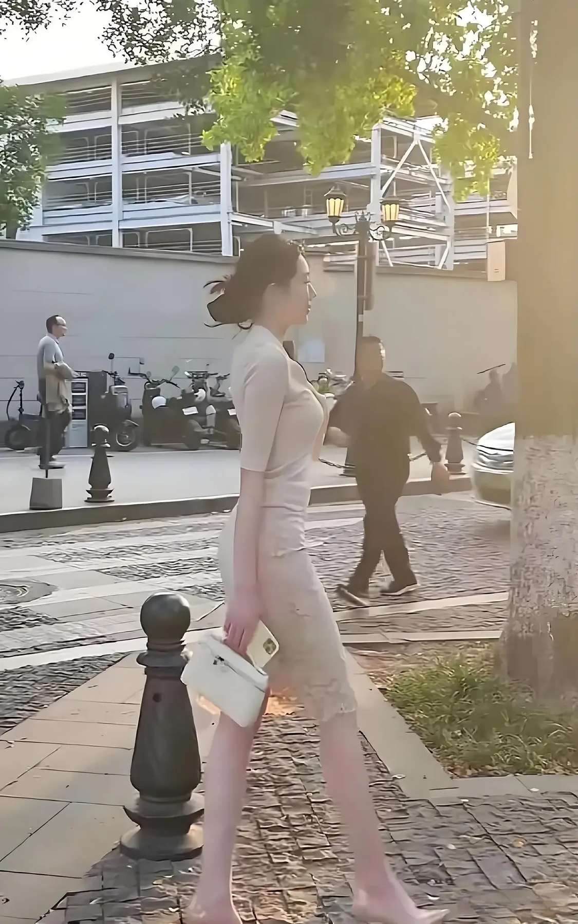 你说什么时候睡一觉翻身就能蹭到你怀里呀!