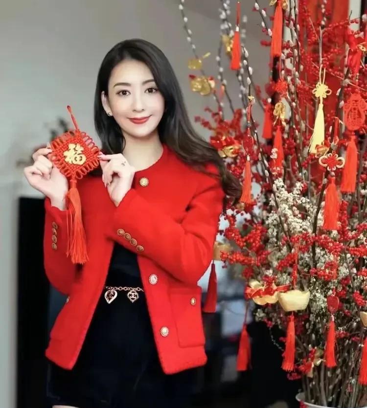 我觉得方媛现在这样挺好，至少郭富城带来带去名气是有的，方媛带货，赚的钱也不少，孩
