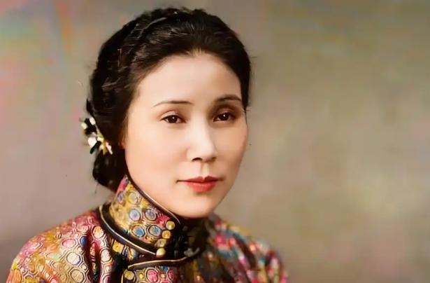 1938年，抗日名将蒋百里猝然倒下，年仅五十六岁，紧接着，他最亲密的战友冯玉祥将