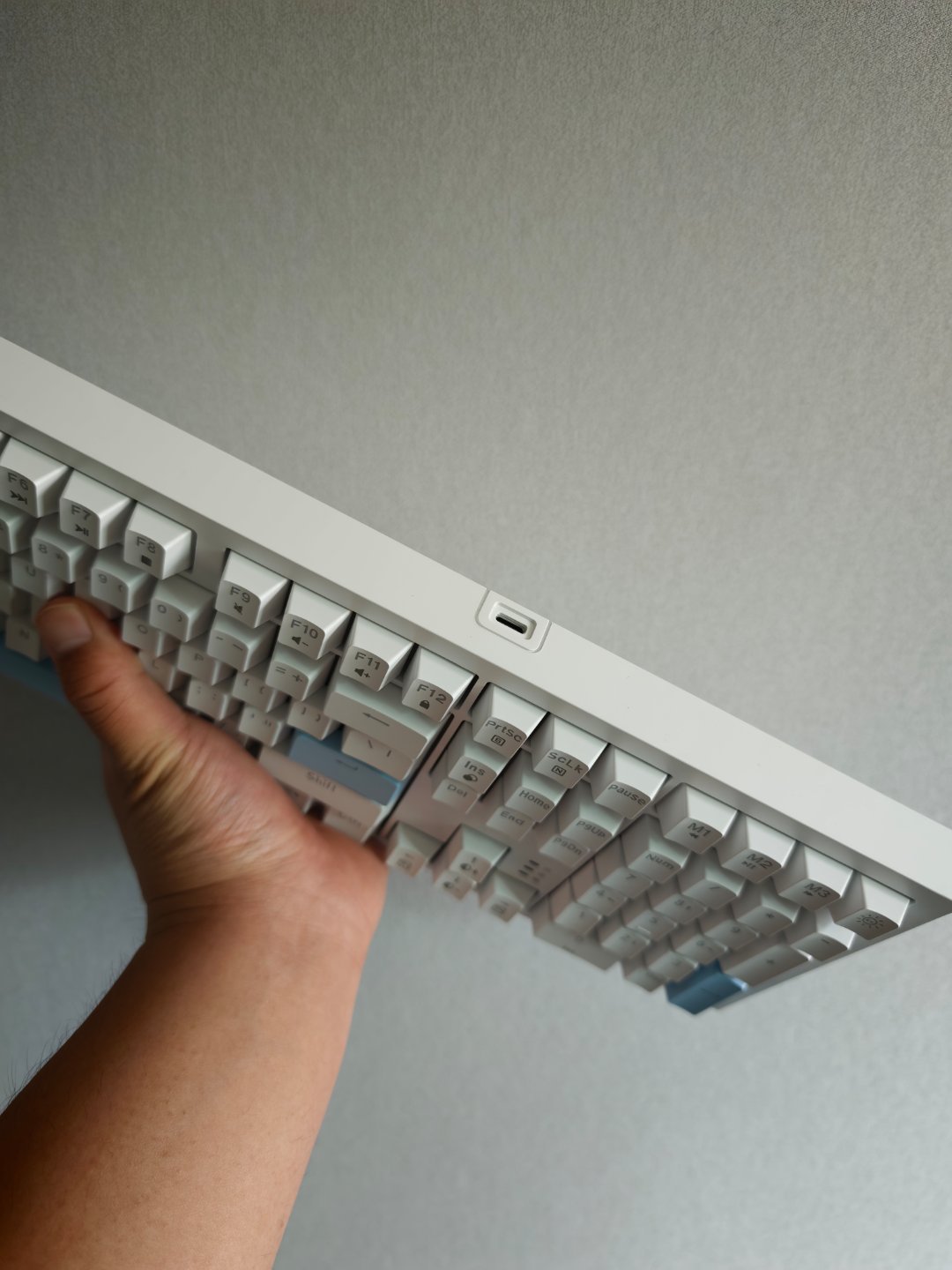 来无锡出差，小米轻薄本Pro14自带键盘毕竟效率还是不够高，所以我点外卖买了一个