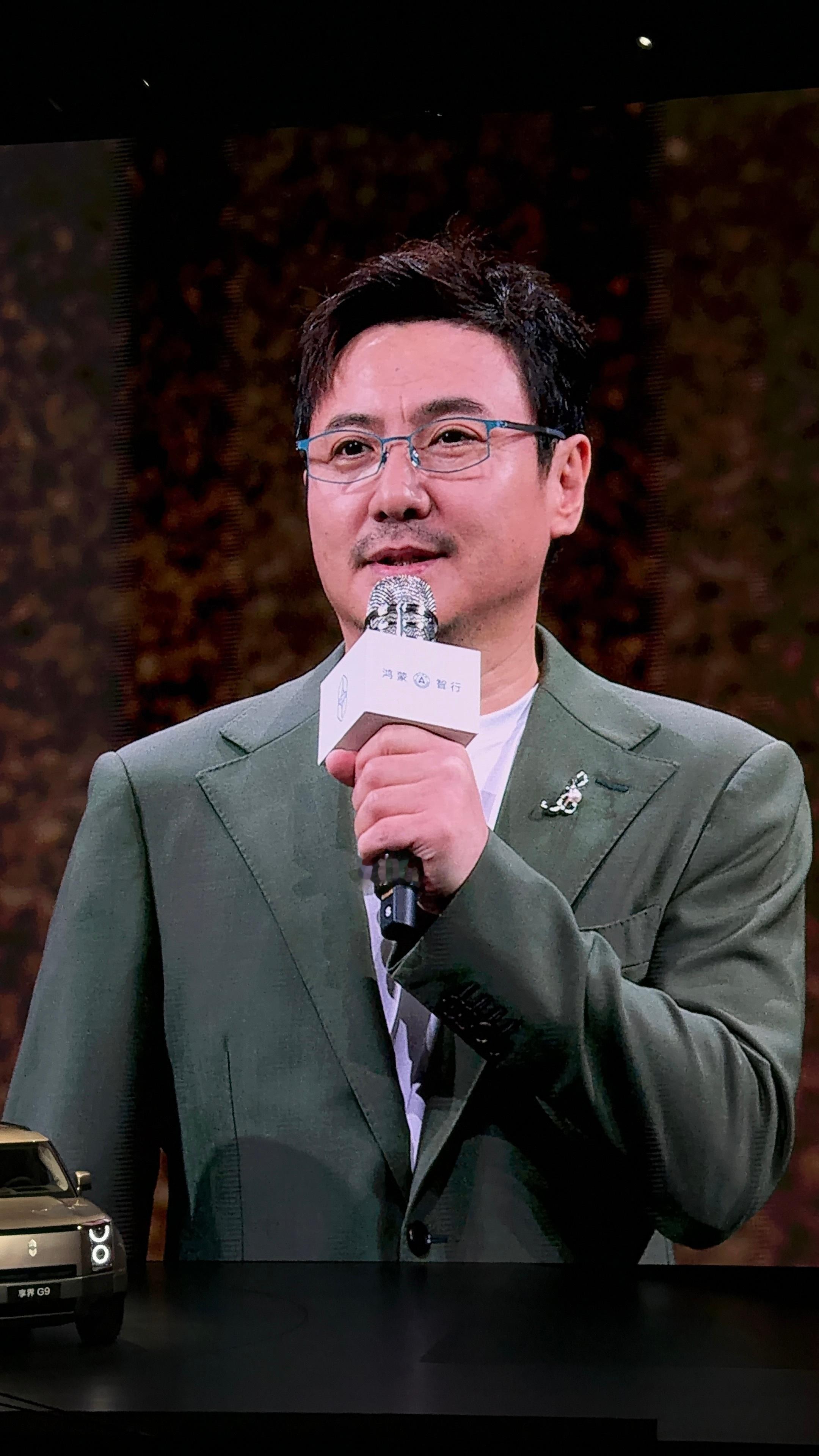 腾哥是怎么做到的？一看到真人，我就想笑呢小胡子很性感大幂幂气质真好，身高1米68