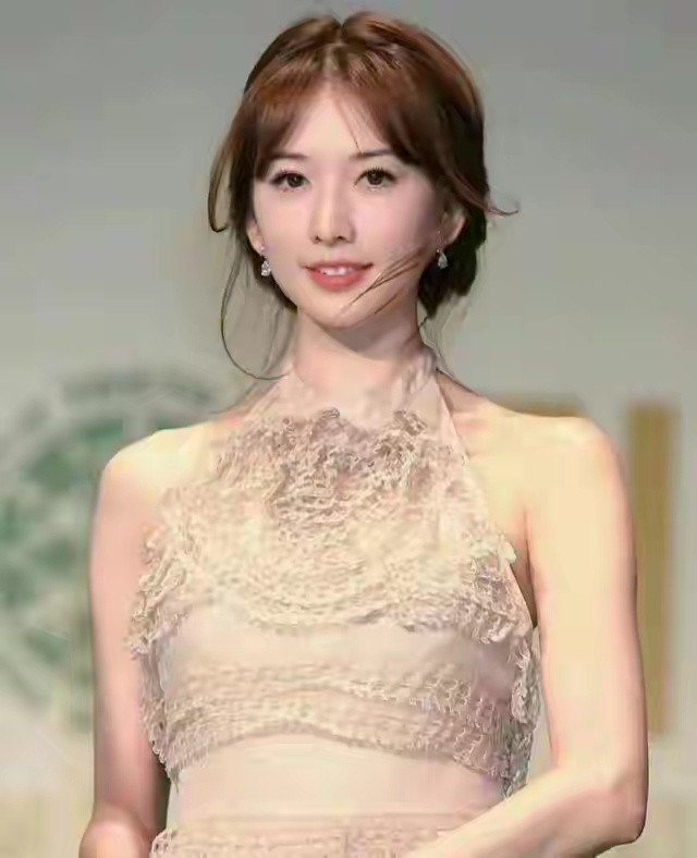 用力过猛！51岁林志玲打扮“日系”现身上海，网友：又老又年轻