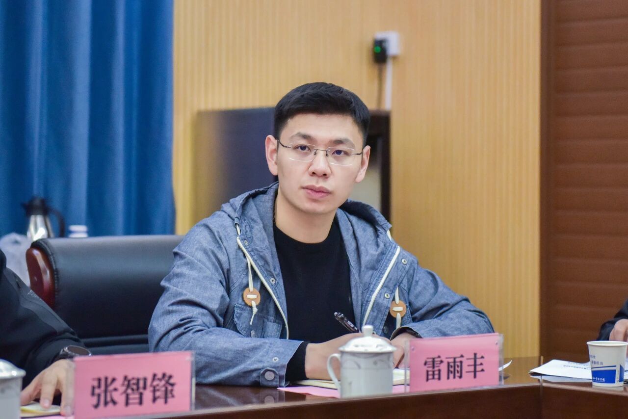长沙“公职人员霸占车位”事件中，彭副处长男友雷某某，被舆论指在整个事件中起到了激