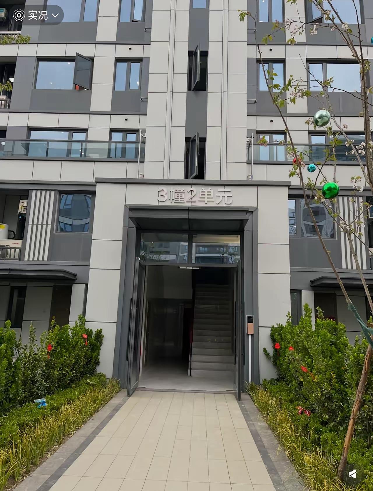 38号文件一落地，有房没房的人都坐不住了。楼市真的要变天，这次不是小打小闹