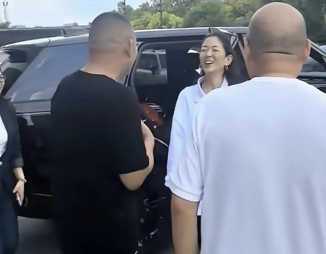 登上央视《新闻联播》后，于东来在天使城迎接香格里拉集团董事长今天下午，许昌天使