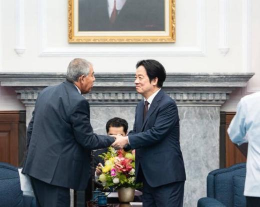 以色列公然踩中国红线！5月5日，以色列国会前议长利维窜台，当众和“台独”头目