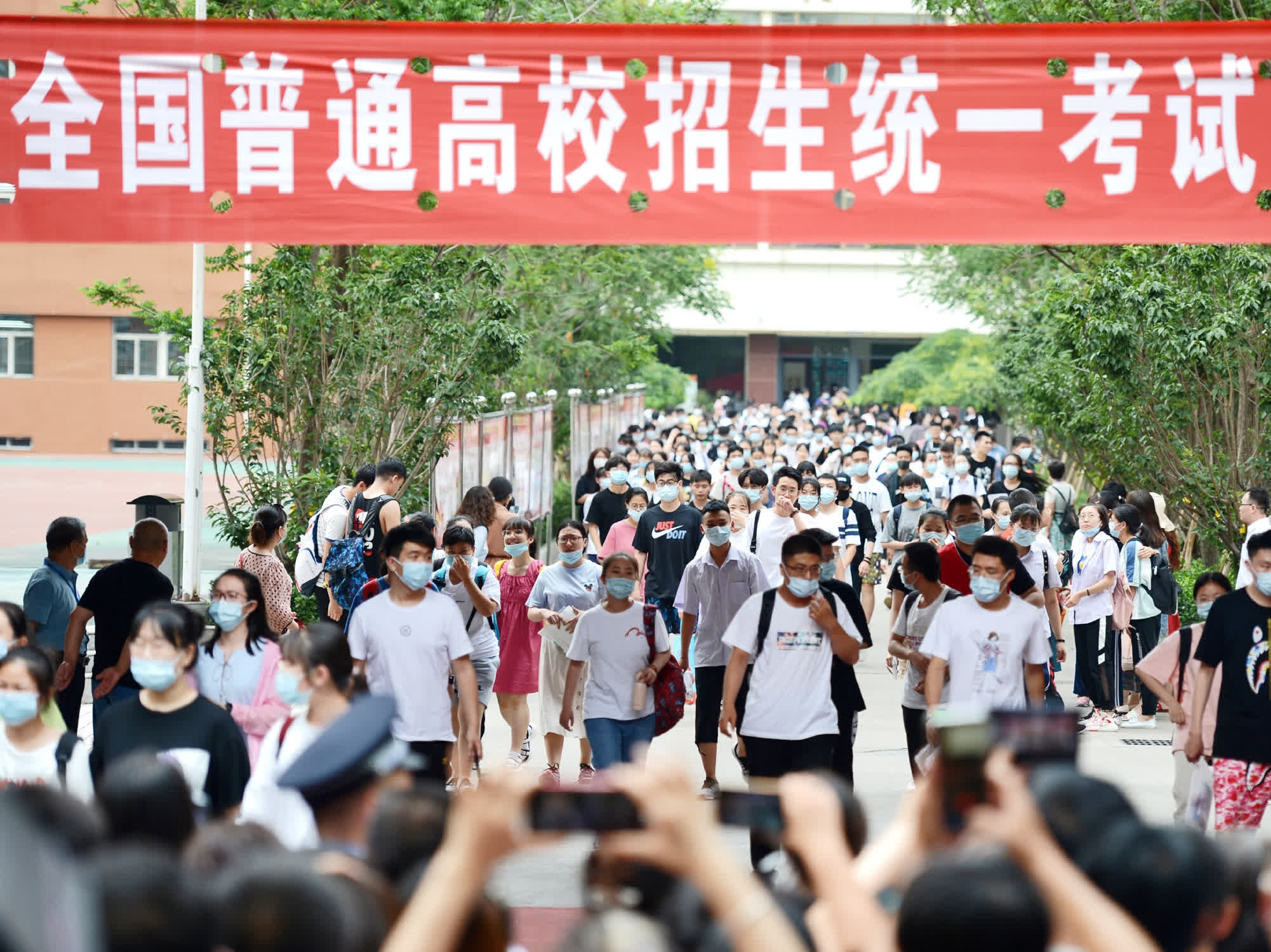 请别再强调教育内卷了，咱们的教育改革方向其实已经很清晰。不论是中考的五五分流，还
