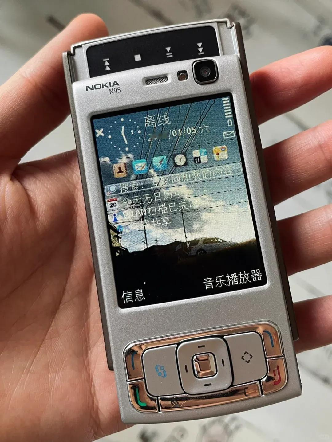 当年的诺基亚N95又是多少人的梦中情机啊​​​