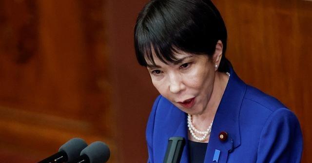 高市认怂第一步！据日媒报道，日本首相高市早苗昨天借着日本国会党首辩论的机会，“修