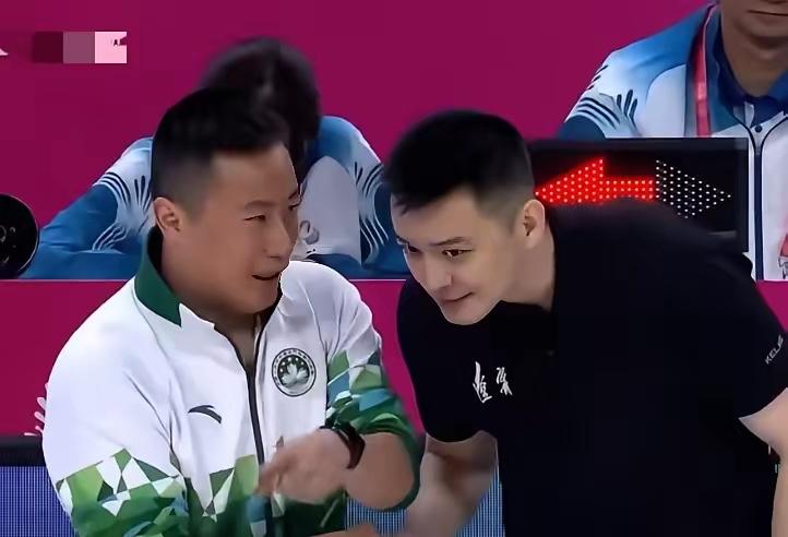 澳门对祖国的认同感真是刻在骨子里的！昨晚全运会男篮辽宁对澳门比赛结束后，双方教