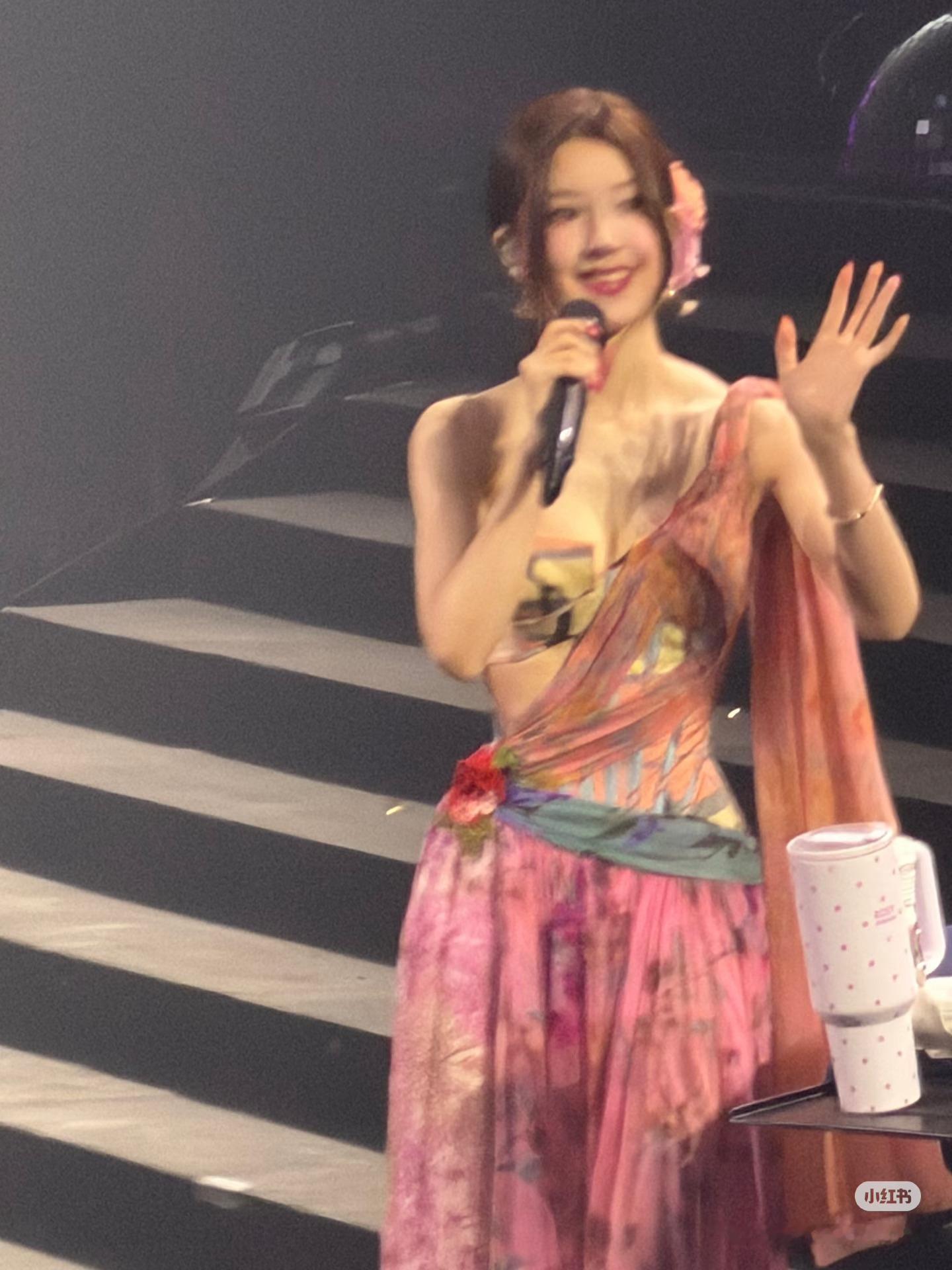 赵露思此女生图太神