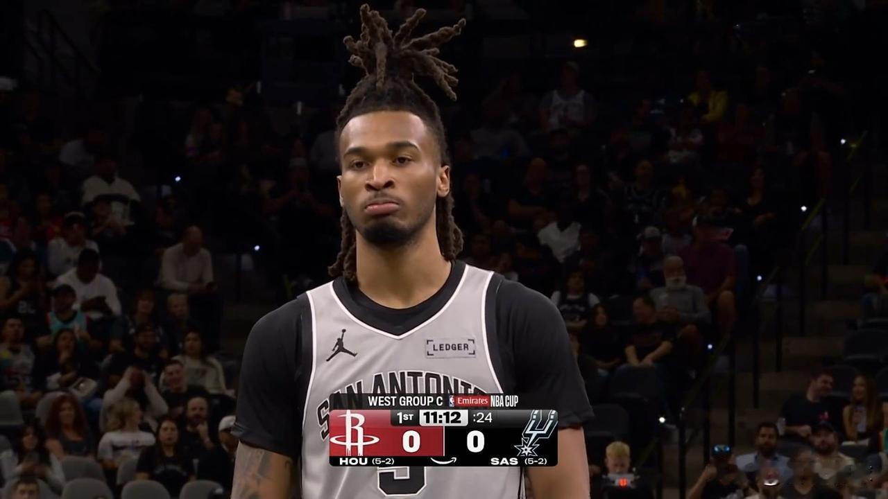 卡斯尔和谢泼德都有各自的本事，卡斯尔投射能力不是很稳定，也是靠冲击力弥补技巧差的