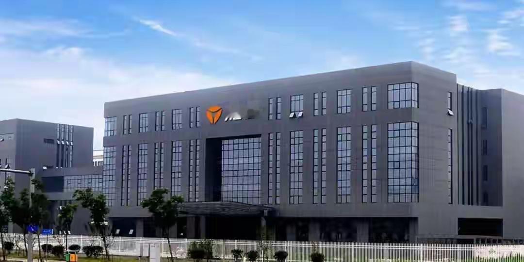 雅迪这3.8亿辆市场的王座怕是有点悬。新国标刚落地，雅迪就因“毛豆”车型设计翻车