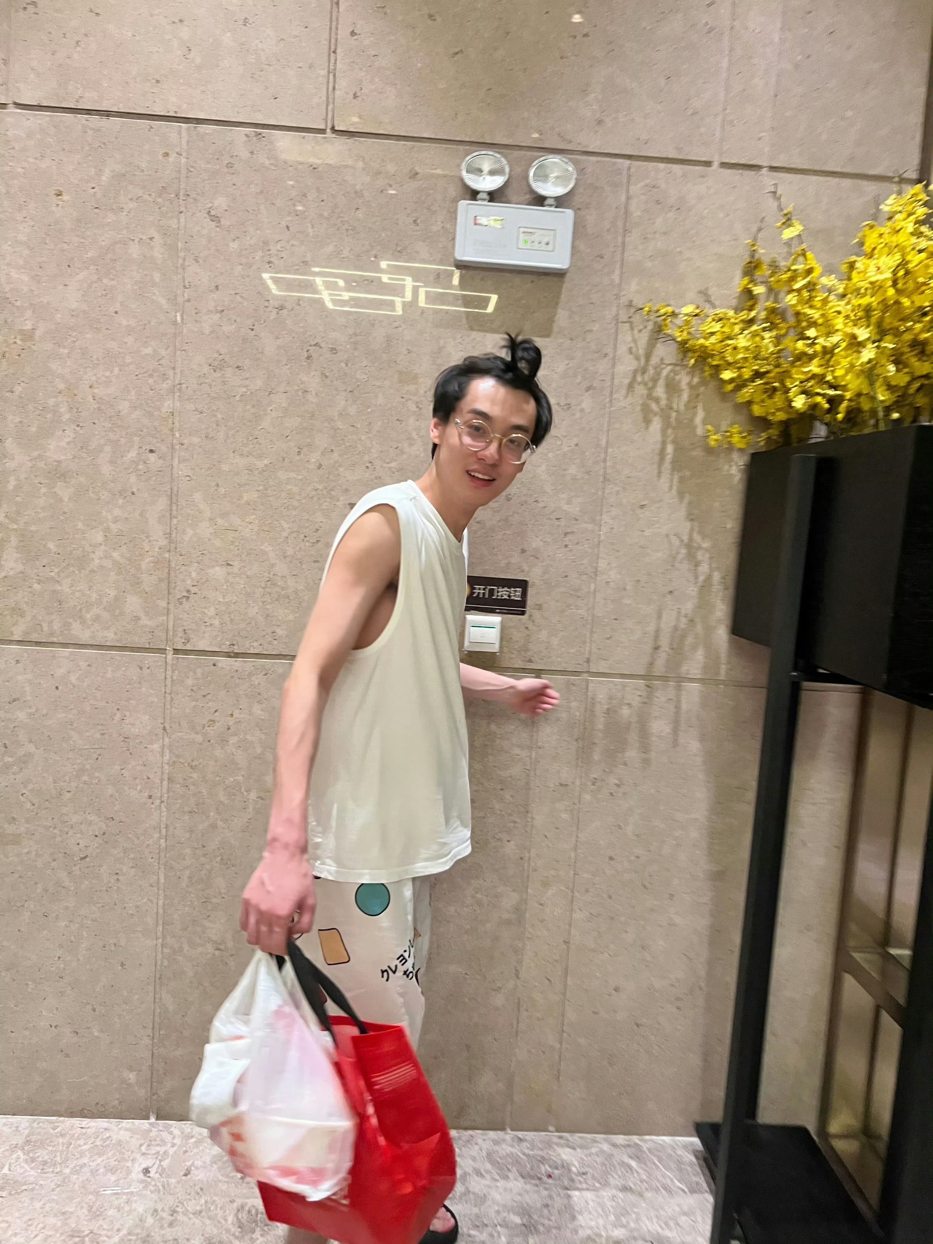 田栩宁奶爸来咯