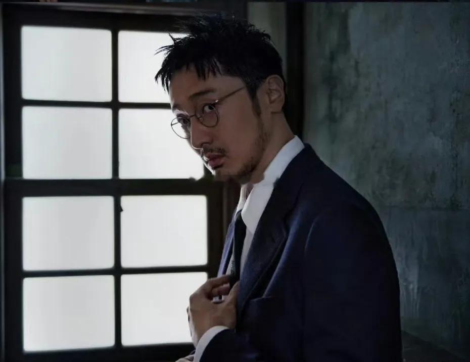 王传君都没想到王家卫能自己给自己“一刀”这一刀让他成功翻红。《繁花》几乎集齐了娱