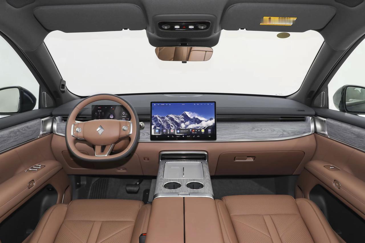 华境S靠什么打市场？可能有的人看了这个名字会比较陌生，这是上汽五菱生产的一款