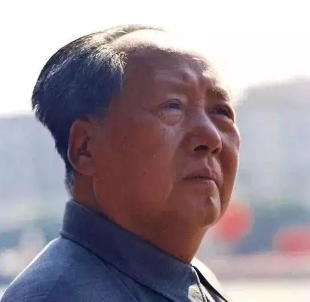 🌞1976年9月8日，毛主席病危，他吃力地握笔写下“三”，又敲了3下床头，