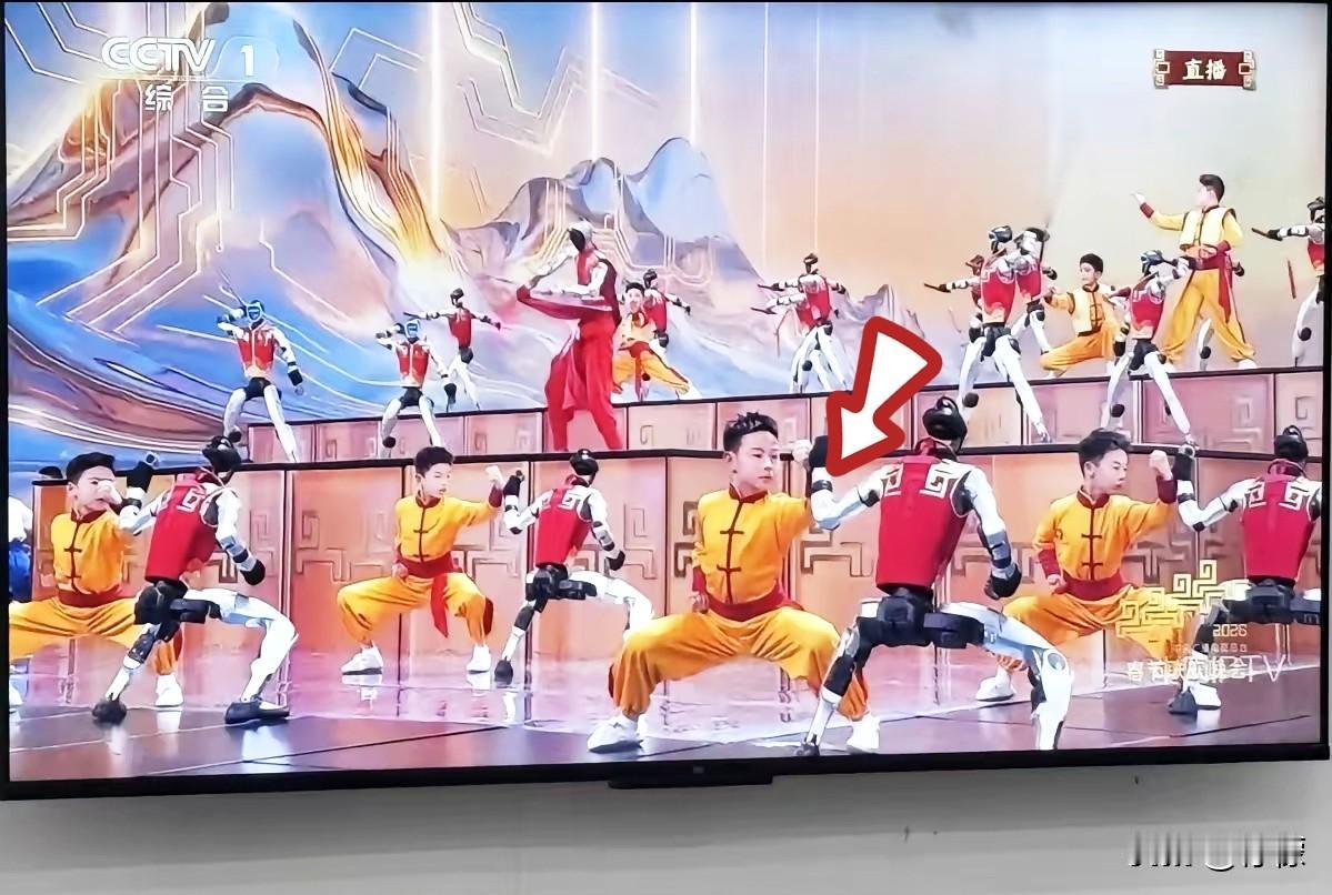 我都惊了，上高中的儿子看完今年的春晚居然跟我说：“妈，时代要变了。”我心想小屁