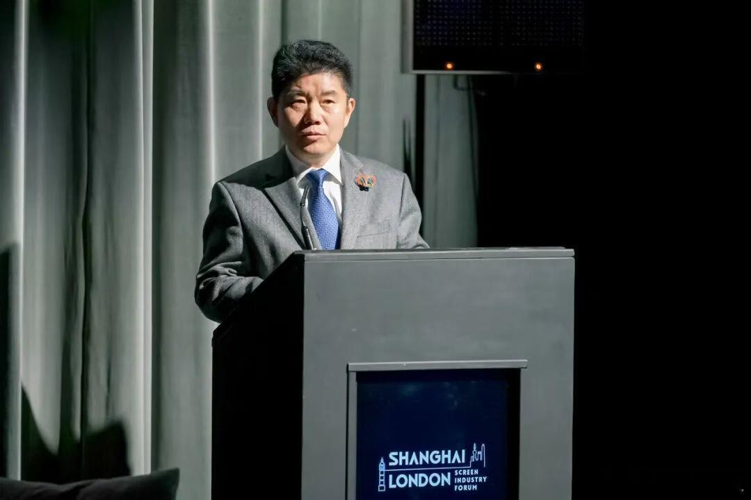 华策克顿旗下上海宽厚文化传媒总经理、《家业》总制片人徐颐乐向与会嘉宾推介了电视剧