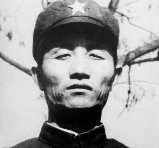 当初周总理把程子华同志派到红25军，原本是让当个参谋长，可是程子华一来却当了军长