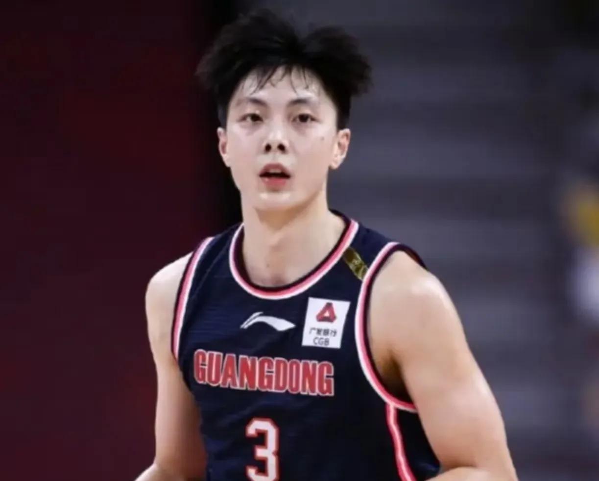 现在没啥可以写的了，要不咱就夸夸广东男篮未来潜力无限的球员：1，徐昕：中锋，2