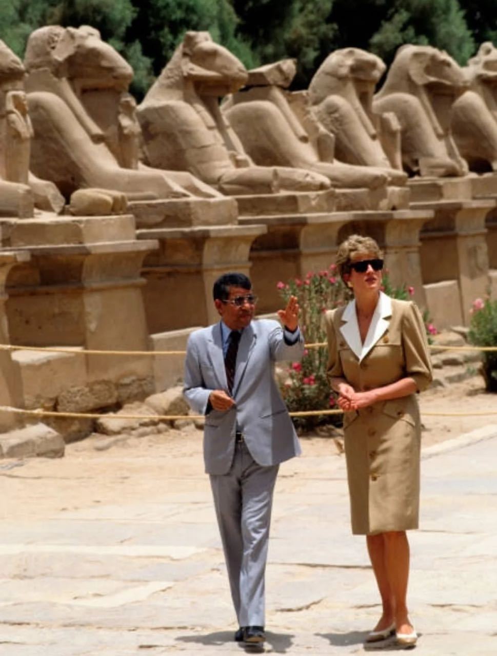 【来自投稿】1992年戴安娜王妃访问埃及