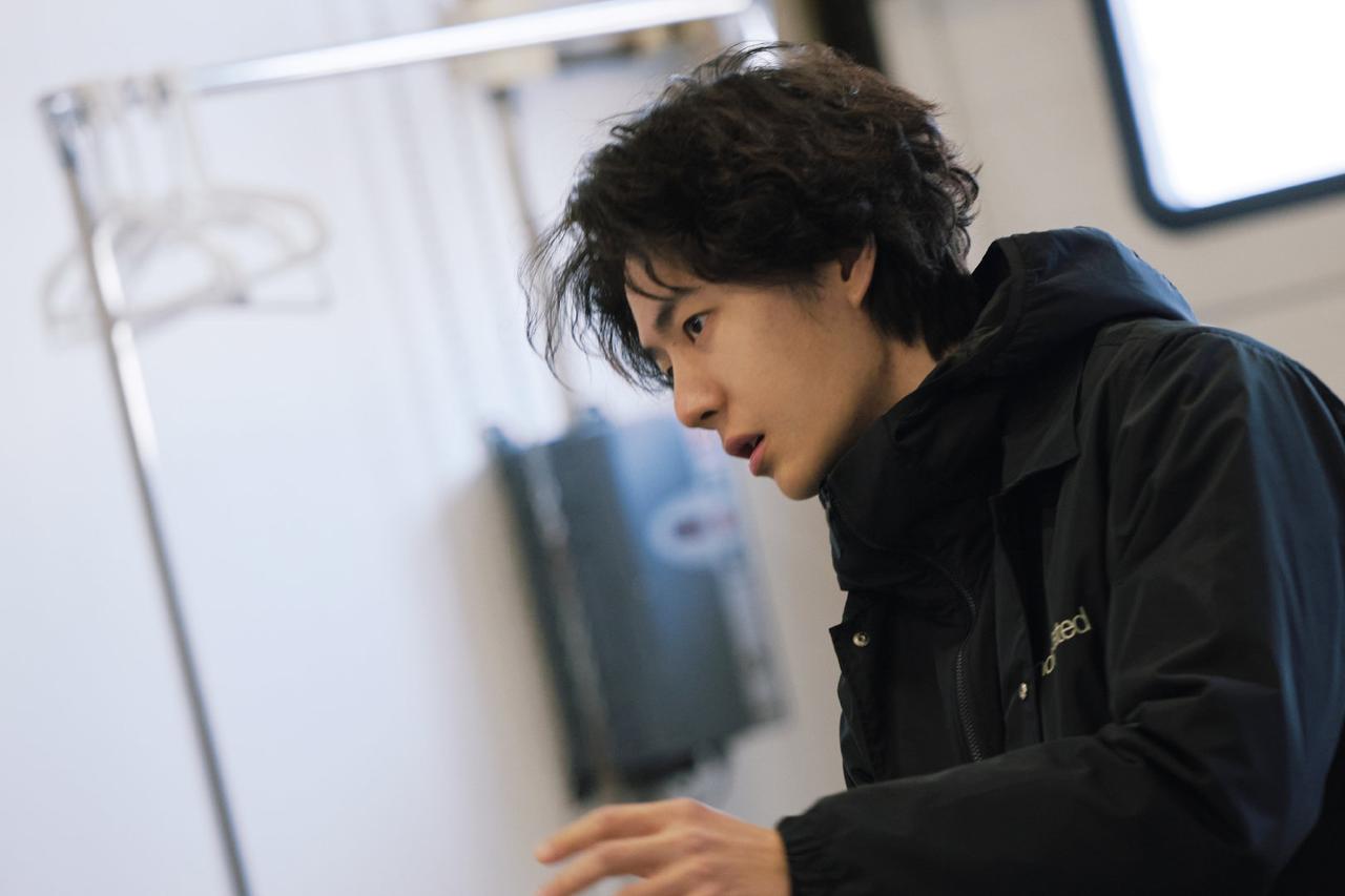 今日份练车的王一博。不但宣发博发了新照片，王一博自己也更新了IGStory