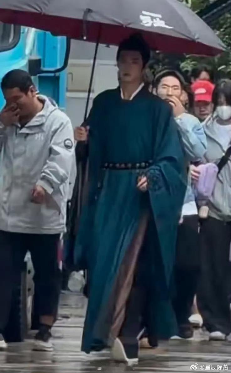 啊？陈哲远的鞋底好厚