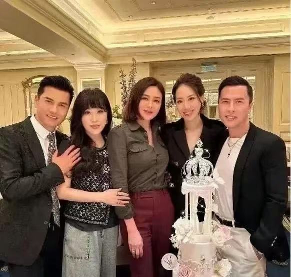 都是怎么保养的啊？快70岁了！