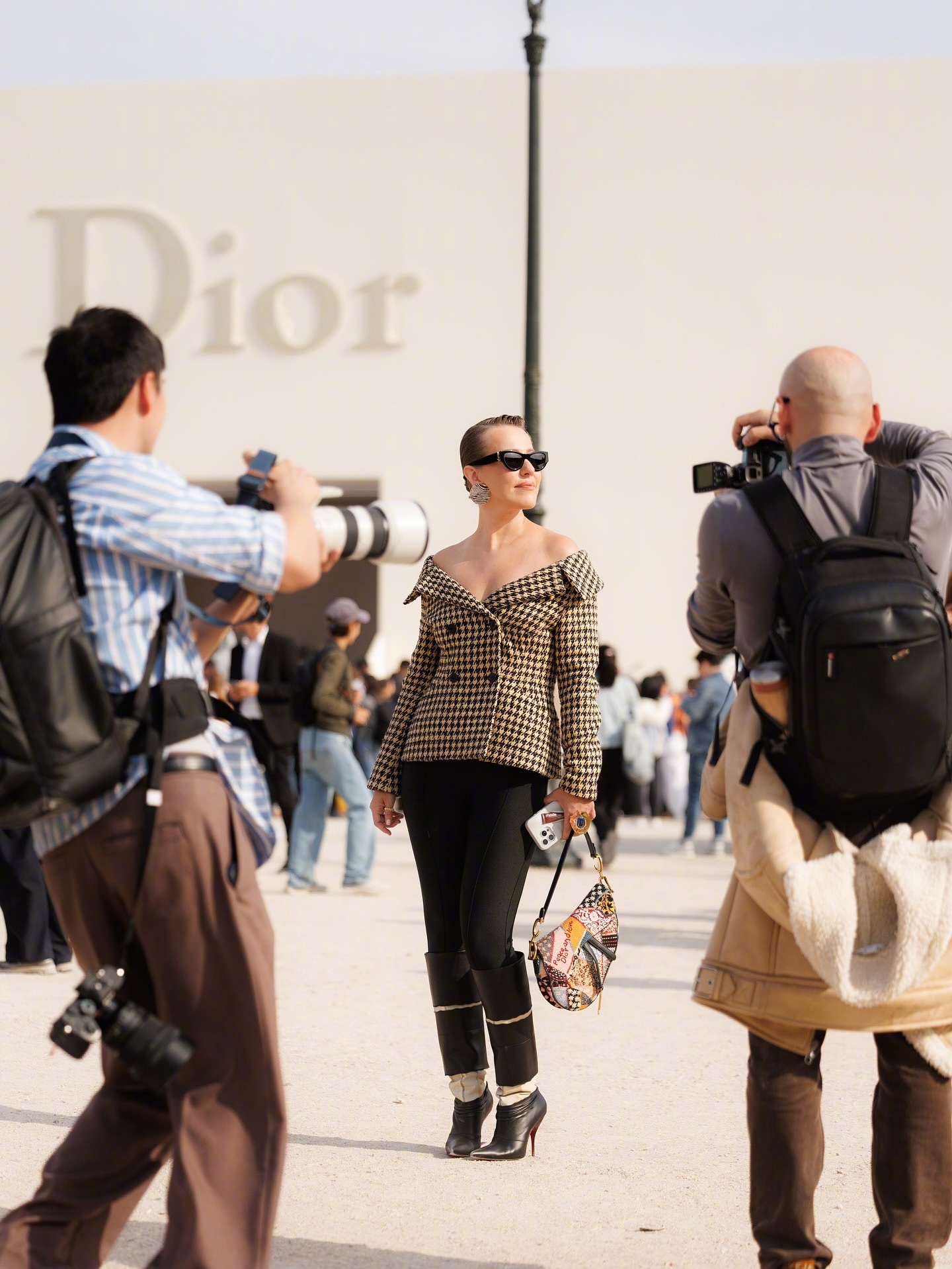 Dior2026春夏系列发布秀——秀场外街拍。找找你熟悉的面孔🍃🌸。​