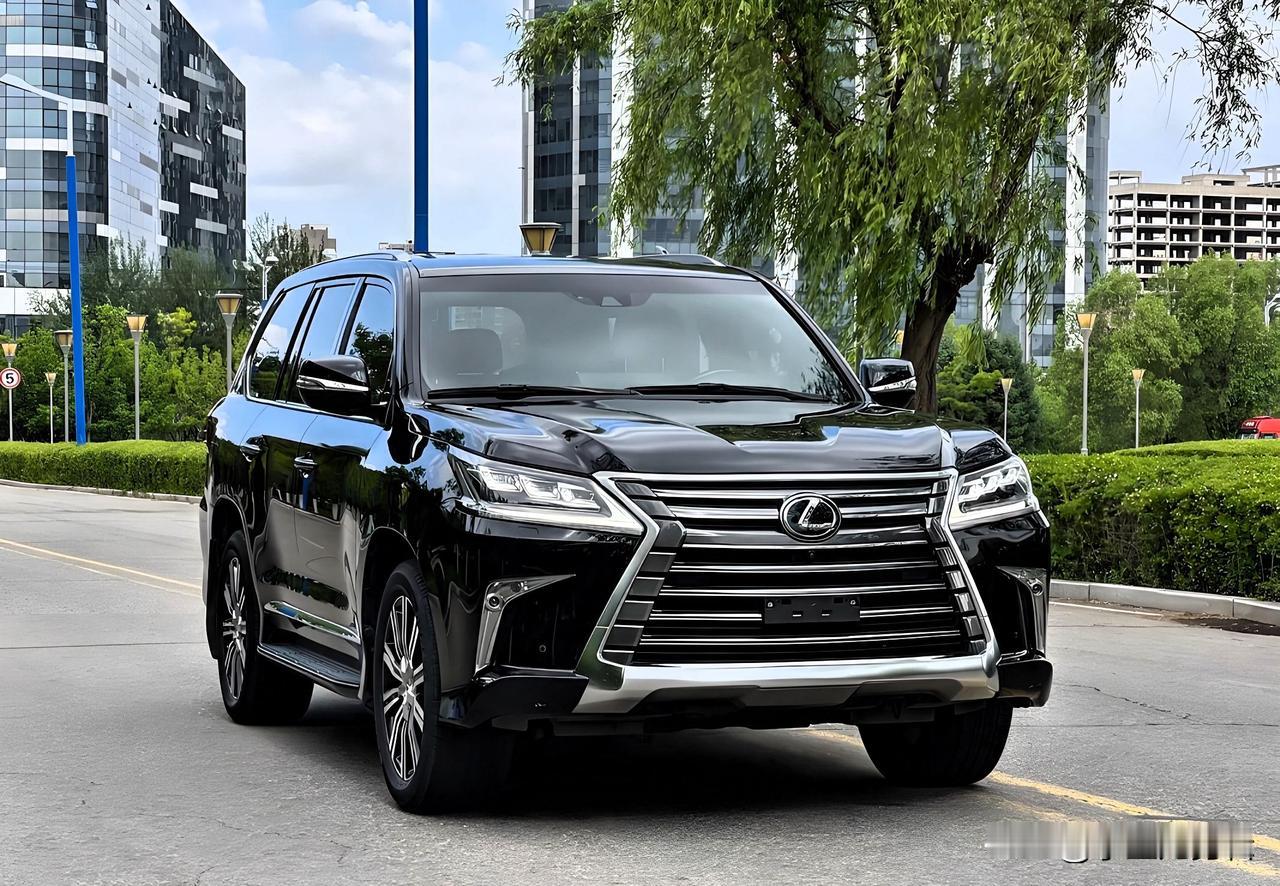 雷克萨斯570你会选择哪个颜色?作为百万级豪华越野SUV的标杆，雷克萨斯570的