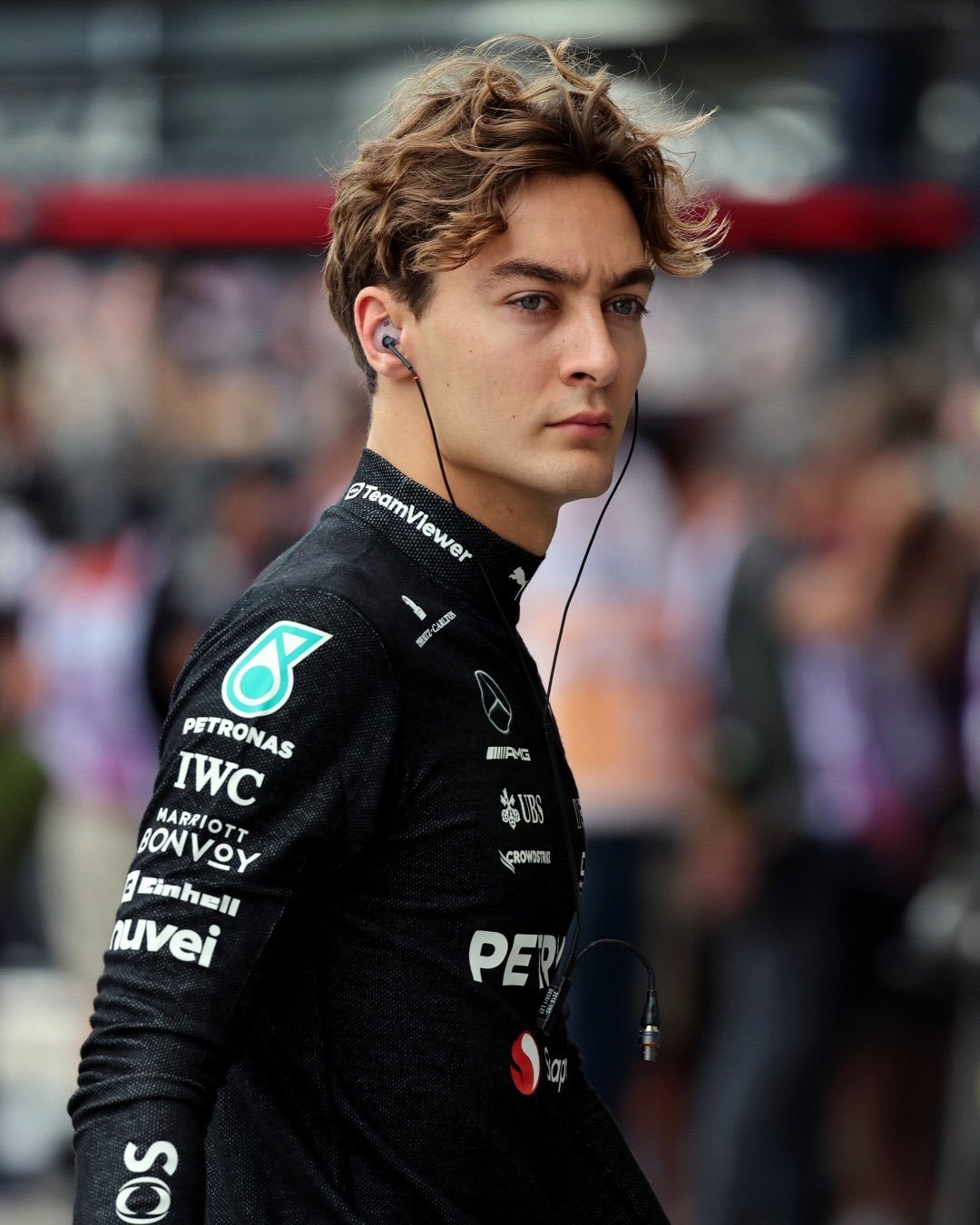 拉塞尔之所以受欢迎，是因为他打破了人们对赛车手的传统刻板印象，完美融合了顶尖实力