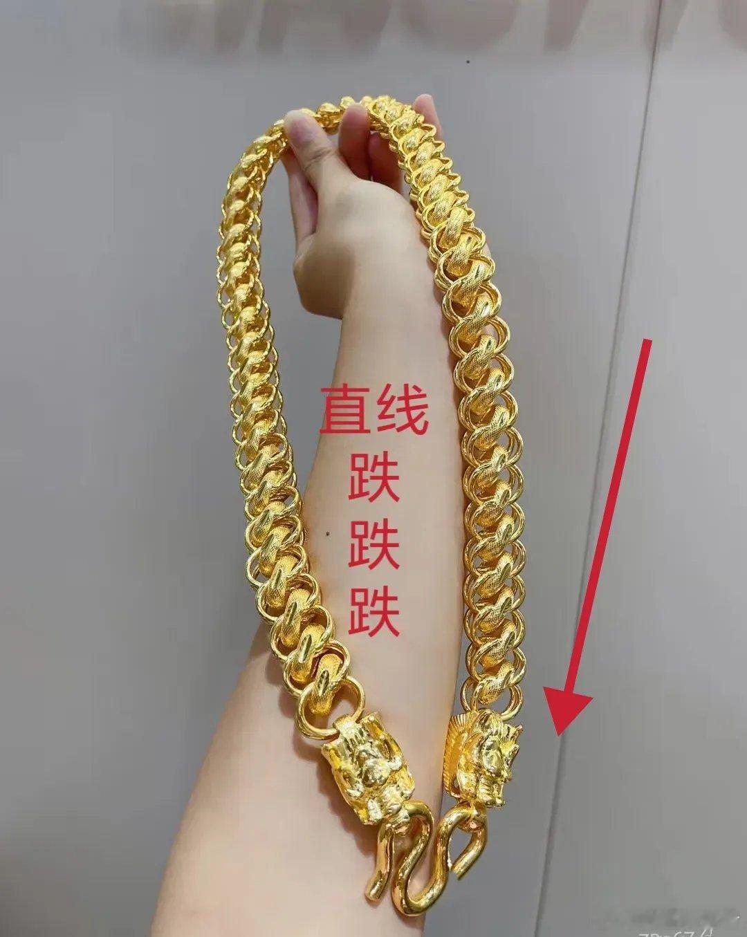 金价一跌再跌网友直呼亏麻了金价市场又掀起惊涛骇浪了！短短几天，周大福的金价就像坐