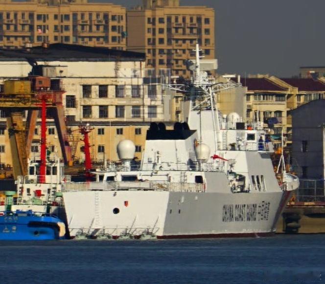 海警的最新大玩具，喷水推进的巡逻舰，已经刷号，准备入列了。最抓人眼球的肯定是屁股