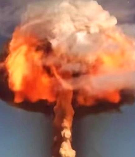 网上总有人琢磨，说要是一颗核弹砸向日本，会怎么样？答案可能跟很多人想的不一样。