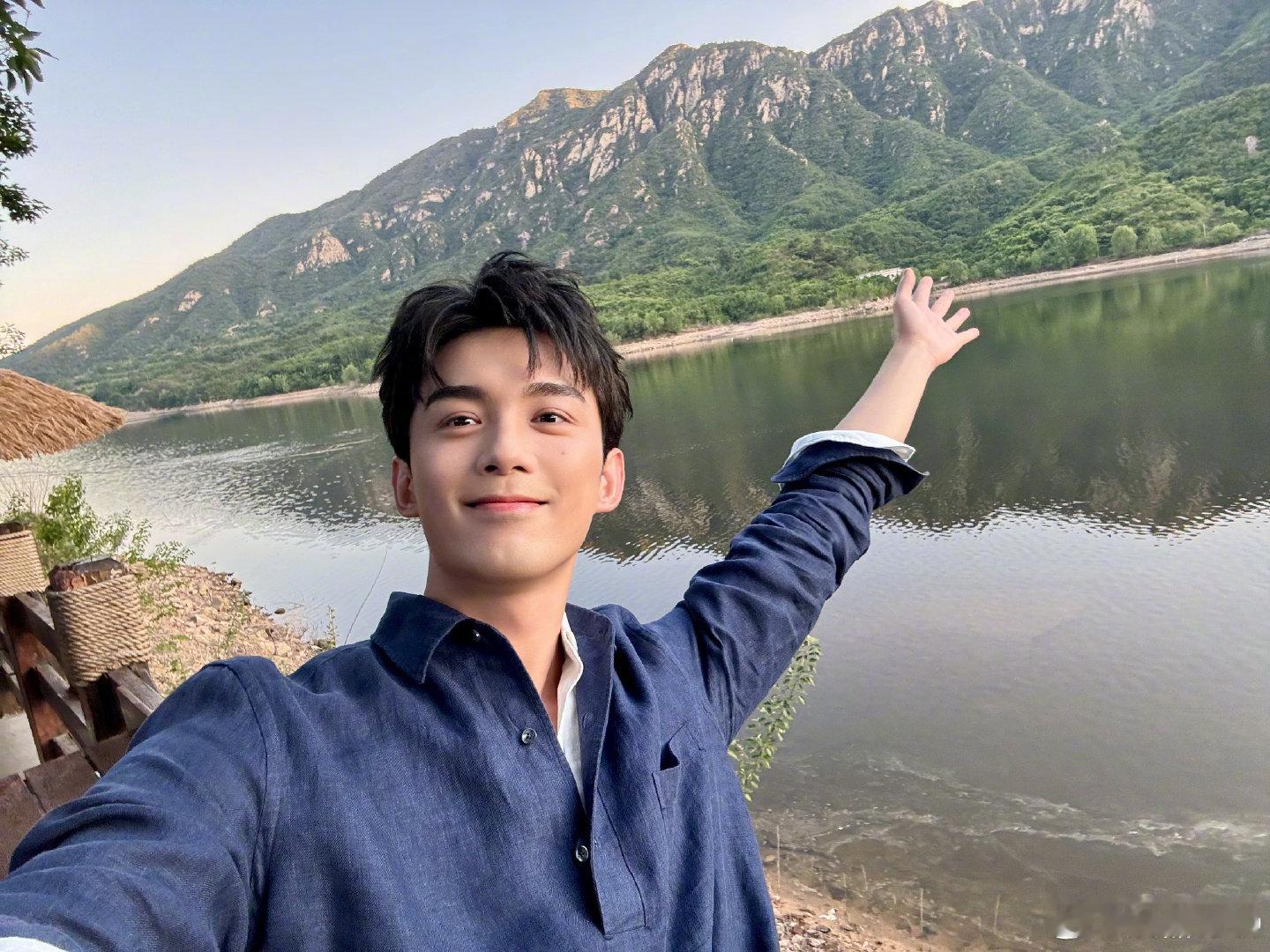 吴磊把超跑开上了红毯有一种帅气叫“自带引擎”！吴磊坐超跑亮相，但这扑面而来的清