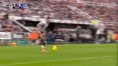 纽卡2-2切尔西的两次争议判罚：❗查洛巴撞倒戈登❗詹姆斯背后拉人大伙怎么看这两个