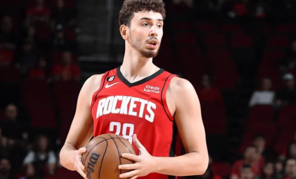 火箭记者更新社媒，发布了明日火箭对阵骑士的伤病报告。其中，中锋阿尔佩伦-申京因