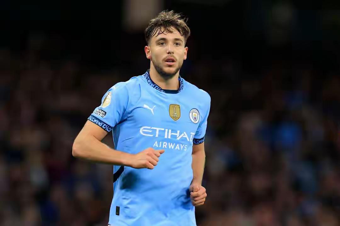 曼城被富勒姆连追三球差点翻盘，都在说曼城后防问题，其实中场差是根本，后腰软蛋，后