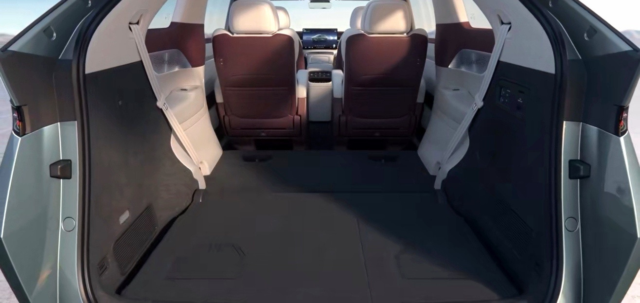 新款小鹏X9首发电动三折叠小鹏X9超级增程：空间竟然会“变形”！11月6日它就要